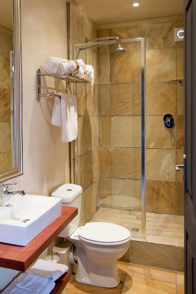Hotel Cedrics Lodges Cape Town South Africa